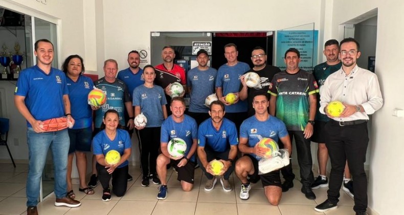 Município de Maravilha recebe material esportivo da FESPORTE