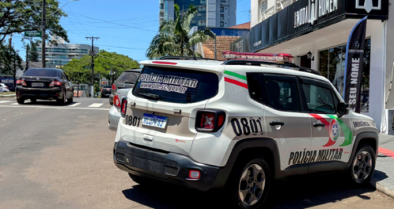 Rapaz rouba três chocolates de comércio em Pinhalzinho