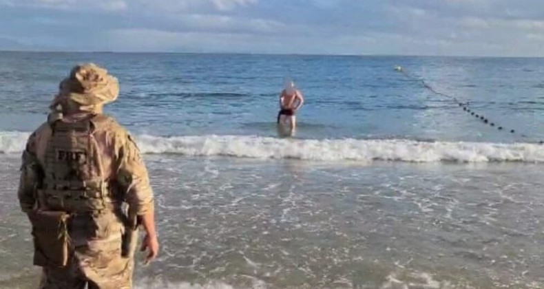 Fugitivo fica duas horas nadando no mar com PRFs no 'gangote'