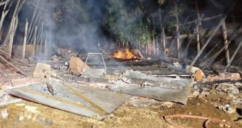 Incêndio destrói aviário de 900m² no interior de Maravilha