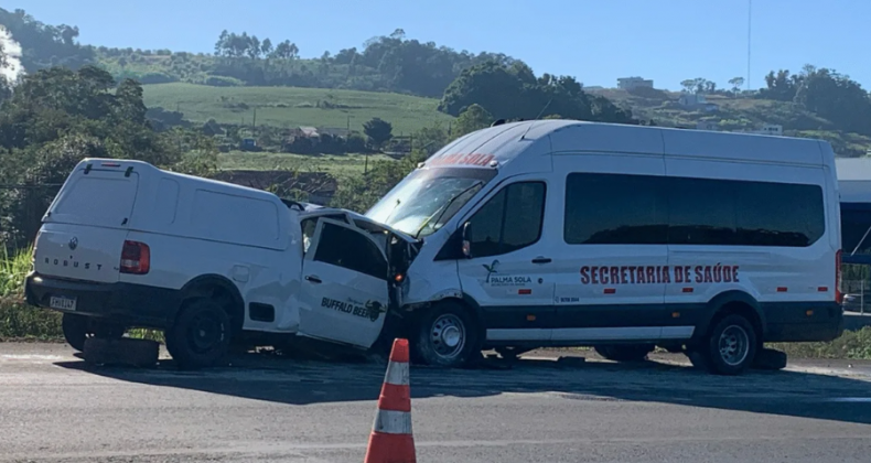 Condutor fica ferido grave em colisão na Br-282 em Pinhalzinho