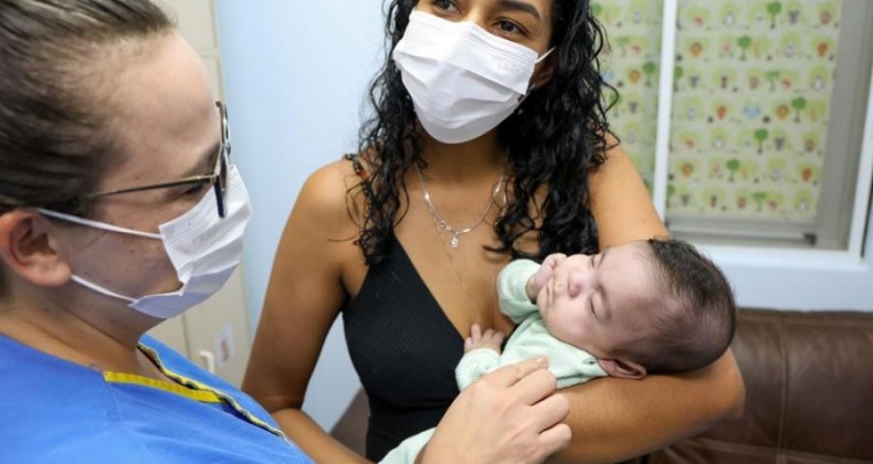 Menino sobrevive ao nascer pesando 635 gramas