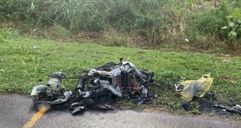 Moto fica em pedaços próximo a Nova Itaberaba