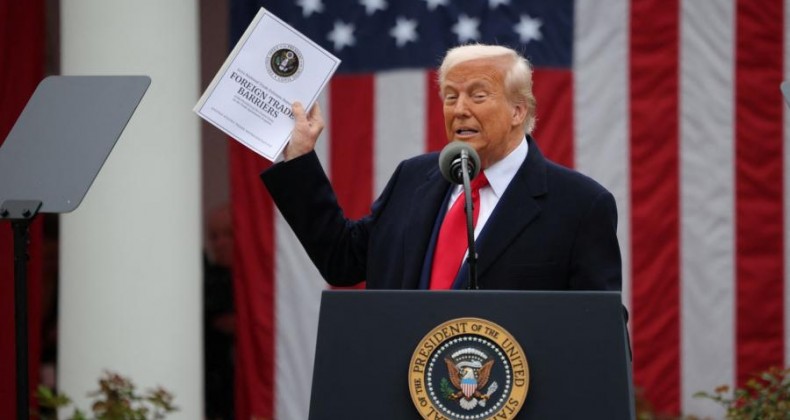 Trump impõe tarifa de 10% sobre produtos importados do Brasil