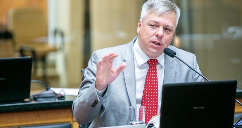 Fabiano da Luz vence disputa acirrada e é eleito presidente do PT-SC