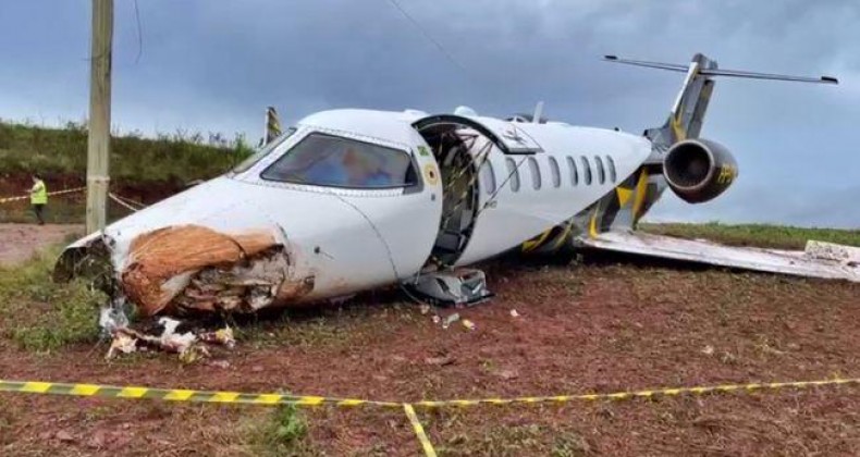 Avião que decolou de Chapecó sai da pista durante o pouso em Erechim.