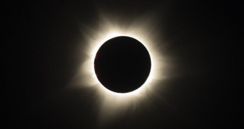 Eclipse total é visto no México, EUA e Canadá; saiba quando será a vez do Brasil.